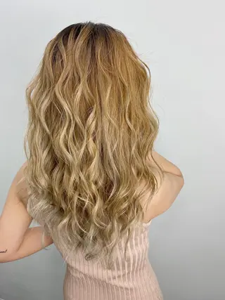 ロング カラー メンズ ブリーチ特化型✂️ ハイトーンカラー👨のヘアスタイル