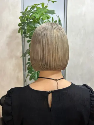ショート カラー ハイライト/レイヤー ミルクティー/山本のヘアスタイル