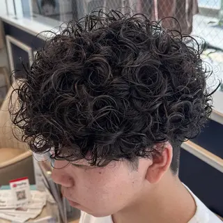 ショート パーマ メンズ 吉田 新平のヘアスタイル