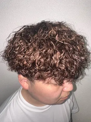 カラー パーマ 友野 勇次のヘアスタイル