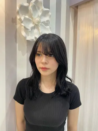 ミディアム 内田 穂乃香のヘアスタイル