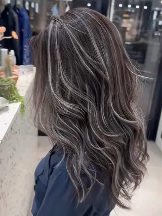 ロング カラー ONYX 表参道所属・表参道/ハイライト 髪質改善ストレートのヘアスタイル