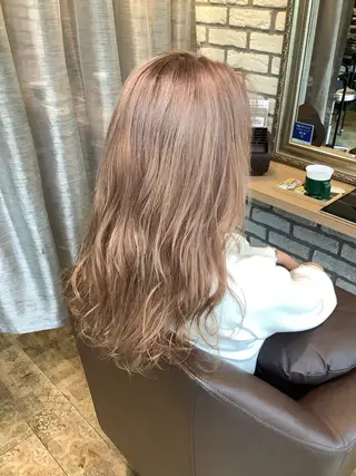 セミロング 近藤 七海／箕面／艶カラーのヘアスタイル