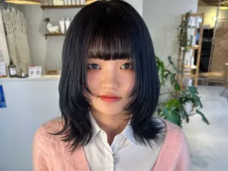 ミディアム カラー shu ブラウンピンクカラーのヘアスタイル