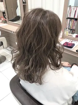 ミディアム カラー 小島 仁美のヘアスタイル