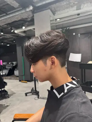 パーマ 韓国特化🇰🇷愁斗 センターパートパーマのヘアスタイル