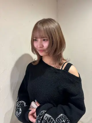 ミディアム イシザワ ユミのヘアスタイル