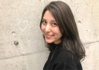 セミロング カラー moana surfriderのヘアスタイル