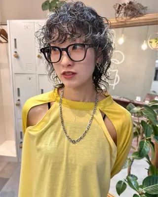 ミディアム パーマ ナチュラル・ハイトー ン🏆HINOKIのヘアスタイル