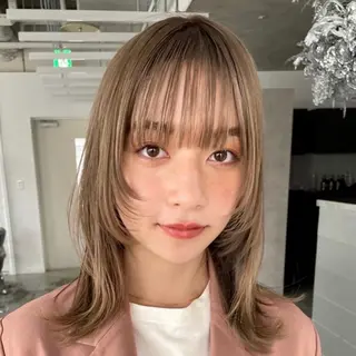 ミディアム 高明度ハイトーン/ デザイン/莉音🧤のヘアスタイル