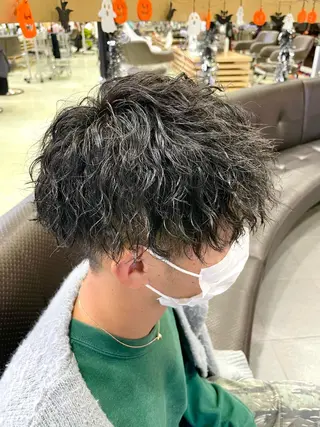 パーマ メンズ ウルフ/センタ- パート【ナナミ】のヘアスタイル