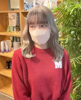セミロング まるおか あやかのヘアスタイル