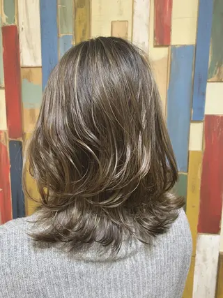 パーマ カラー セミロング 嶋村夏実🌼レイヤー 🌸白髪ぼかしのヘアスタイル