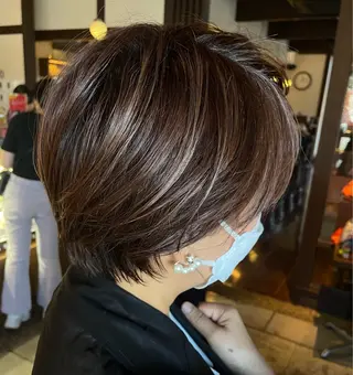 ショート カラー 南 柚香のヘアスタイル