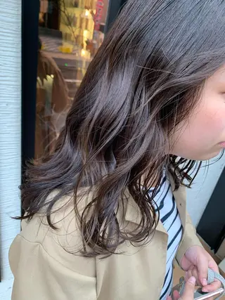 ミディアム カラー yoshi （髙橋）のヘアスタイル