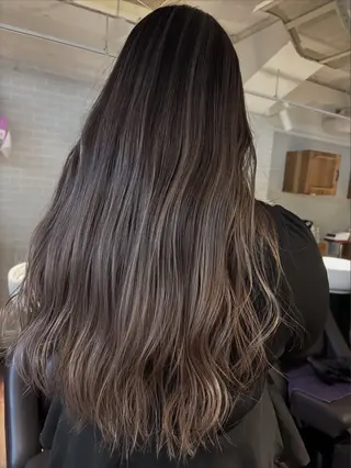 ミディアム カラー ヘアアレンジ グランルッソ所属・岡山× バレイヤージュカラーのヘアスタイル