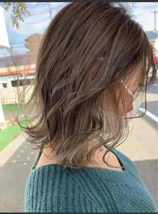 ミディアム カラー ヘアアレンジ マツエク・マツパ 得本 ゆきのヘアスタイル