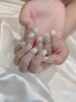 ネイル 𝘙𝘪𝘰𝘯𝘢 ...🕯🤍のネイルデザイン