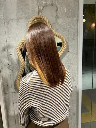 ロング カットモデル／オカダ サラのヘアスタイル