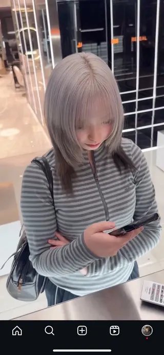 ショート カラー がわ/推し髪 /ブリーチカラーのヘアスタイル