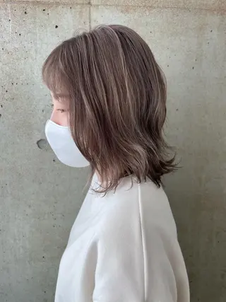 ミディアム 顔周り/透明感カラー アベ マホのヘアスタイル