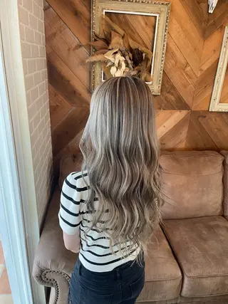 カラー LA BELLA所属・LA BELLA マリナのヘアスタイル