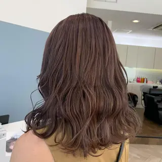 ミディアム 亀山 由里菜のヘアスタイル