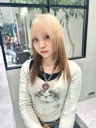 ロング カラー 新宿No1のレイヤー ハイトーン 岩田健斗のヘアスタイル