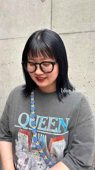 ミディアム カラー ミウラナツサ /レイヤーカットのヘアスタイル