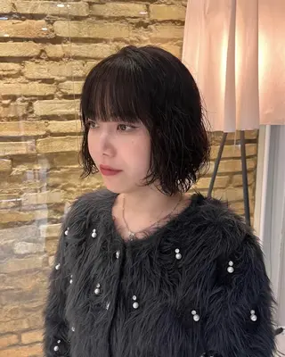 ミディアム hair make BEHIVE ichibancho AVEDA所属・渡邉  日向子 ・レイヤー、縮毛矯正のヘアスタイル