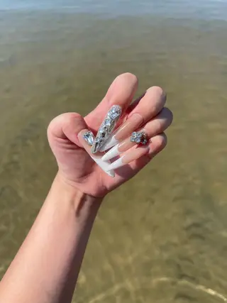 ネイル 𝐊𝐢𝐭𝐭𝐲 kurumiのネイルデザイン