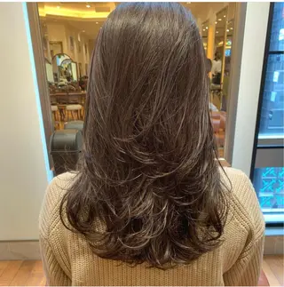 カラー 青山 莉奈のヘアスタイル