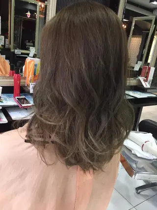 ミディアム カラー 韓国ヘア✨グレージュ カラーasamiのヘアスタイル