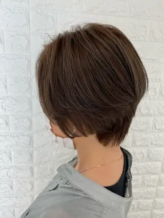 ショート カラー 金沢 広美のヘアスタイル