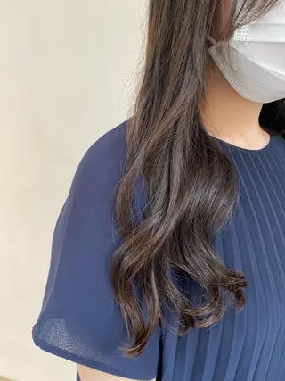 ロング パーマ 前田 美桜のヘアスタイル