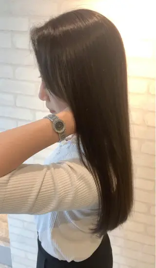 ロング 髪質改善 上品艶感カラーのヘアスタイル