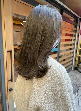 セミロング カラー あずまぐち めぐみのヘアスタイル