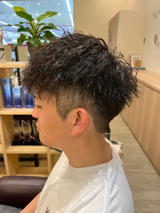 パーマ メンズ 牛尾 丈のヘアスタイル