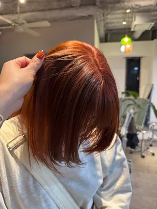 セミロング カラー ハイトーン縮毛/暖色 なーな🎀🤍のヘアスタイル