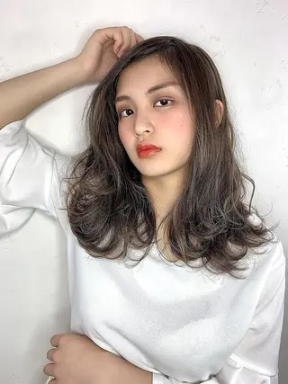 ミディアム カラー Luxbe hakataのヘアスタイル