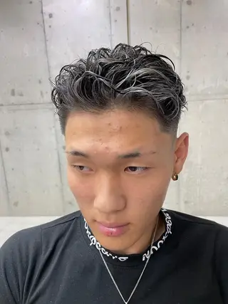 カラー メンズ Kvell&Co.所属・ハイトーン カラーのヘアスタイル