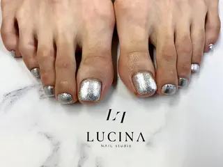 ミディアム ネイル 新橋 ルキナ スタッフのネイルデザイン