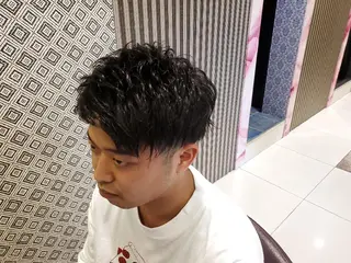 パーマ ショート メンズ サロウィン　神戸三宮店所属・三宮No.1ブリーチ 無しカラー/杉山太貴のヘアスタイル