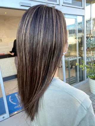 セミロング エイジングケア、白髪 ぼかしヒキマカイトのヘアスタイル