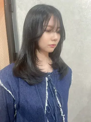セミロング カラー AIRI layer cut hairのヘアスタイル
