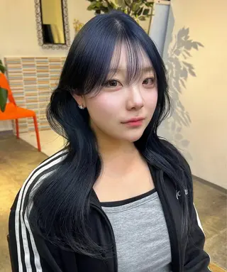 セミロング カラー ヘアアレンジ ブリーチハイトーン みほのヘアスタイル