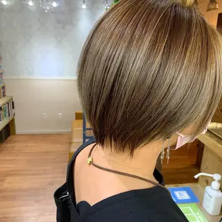 ショート カラー 🌱小顔魅せカット 透明感カラー/泉綺のヘアスタイル