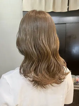 セミロング ブリーチなしダブルカ ラー🩶manamiのヘアスタイル