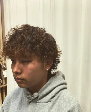 ミディアム パーマ メンズ labyrinthノーブル所属・再現性No.1西村 雄太のヘアスタイル