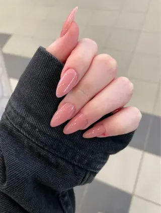 ネイル 🦋fein.🍒 official🫧のネイルデザイン